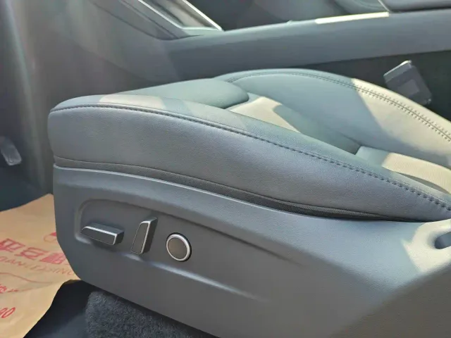 Tesla Model Y — Фото автомобиля 10