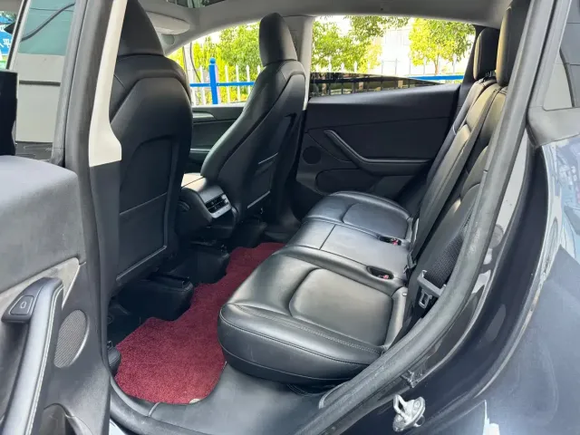 Tesla Model Y — Фото автомобиля 8