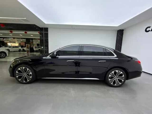 Mercedes-Benz E-Class — Фото автомобиля 5