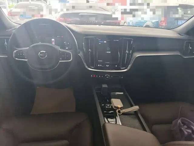 Volvo S60 — Фото автомобиля 9