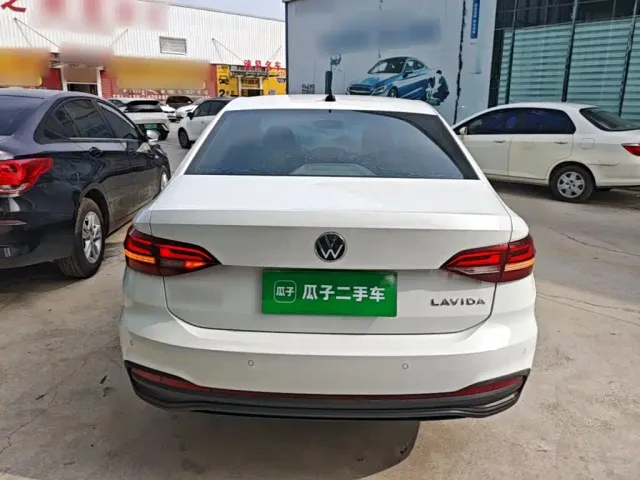 Volkswagen Lavida — Фото автомобиля 5