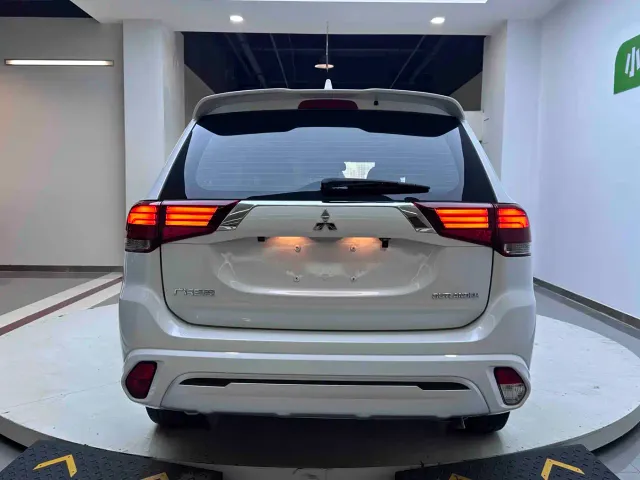 Mitsubishi Outlander — Фото автомобиля 6