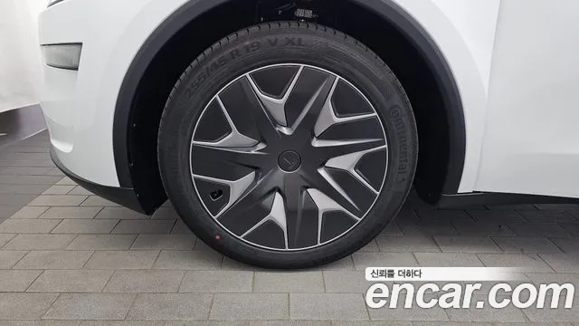 Tesla Model Y — Фото автомобиля 5