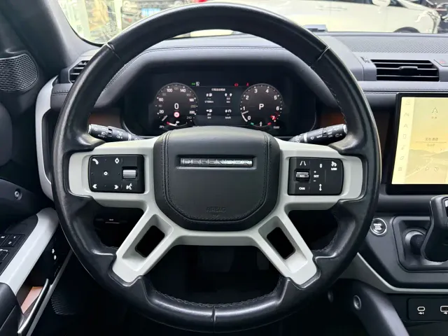 Land Rover Defender — Фото автомобиля 9