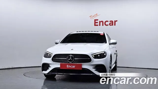 Mercedes-Benz E-Class — Фото автомобиля 3