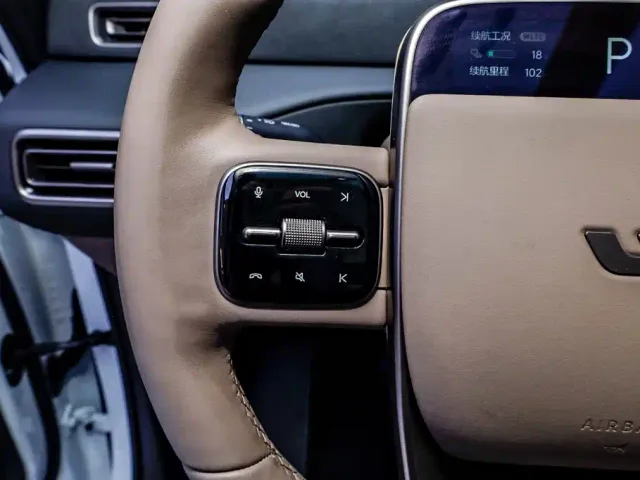 Li Auto MEGA — Фото автомобиля 14