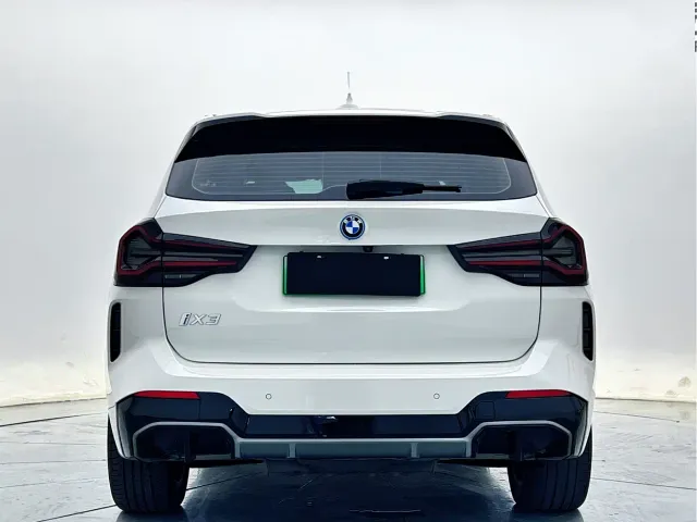 BMW iX3 — Фото автомобиля 7