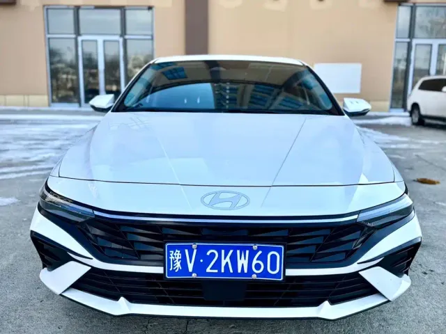 Hyundai Elantra — Фото автомобиля 2