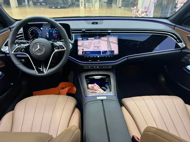 Mercedes-Benz E-Class — Фото автомобиля 14