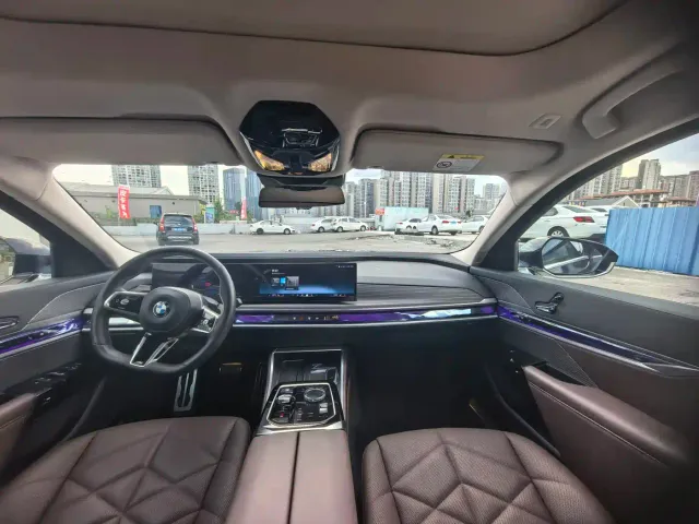 BMW 7 Series — Фото автомобиля 12