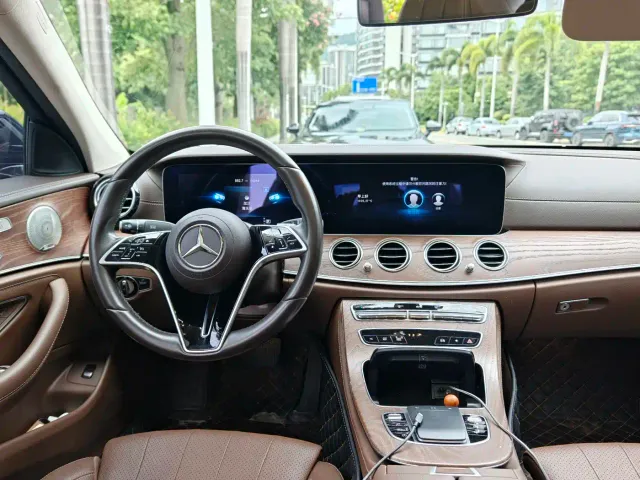 Mercedes-Benz E-Class — Фото автомобиля 5