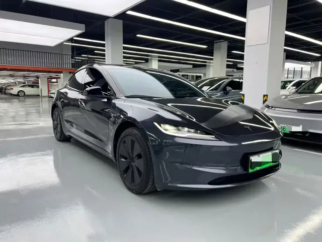 Tesla Model 3 — Фото автомобиля 3