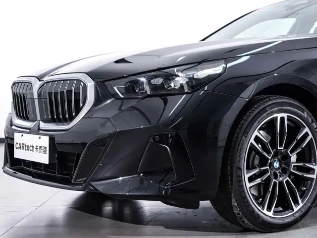 BMW 5 Series — Фото автомобиля 3