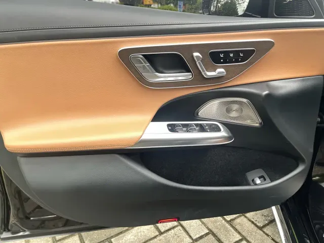 Mercedes-Benz E-Class — Фото автомобиля 12