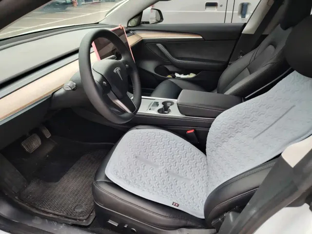 Tesla Model 3 — Фото автомобиля 4