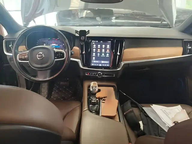 Volvo S90 — Фото автомобиля 9