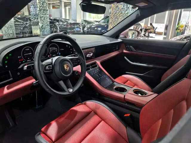 Porsche Taycan — Фото автомобиля 11