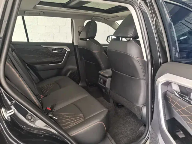 Toyota RAV4 — Фото автомобиля 18