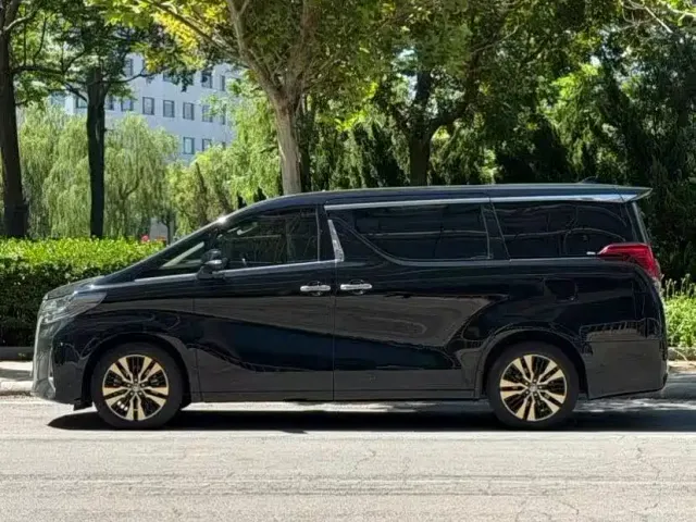 Toyota Alphard — Фото автомобиля 5