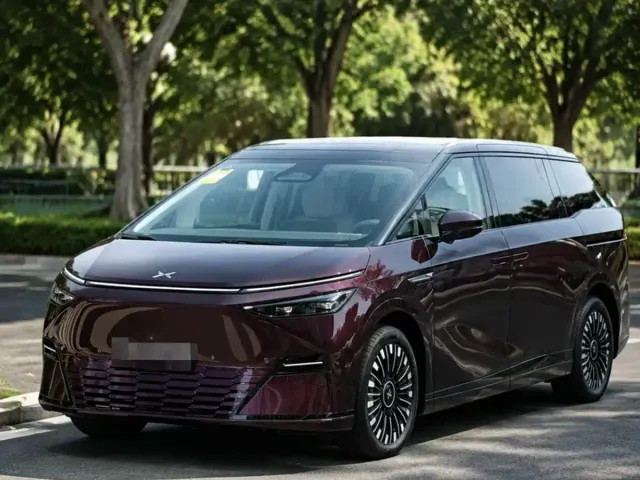 Xpeng X9 — Фото автомобиля 4