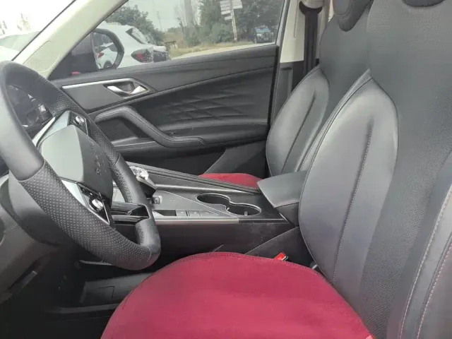 Roewe RX5 — Фото автомобиля 16