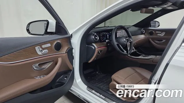 Mercedes-Benz E-Class — Фото автомобиля 9