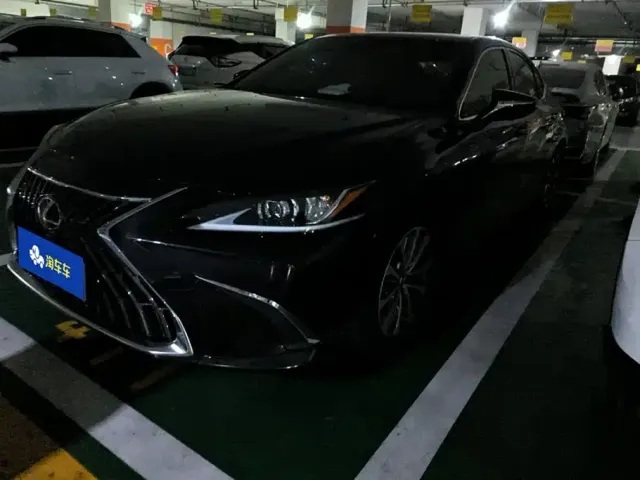 Фотография автомобиля — Lexus ES