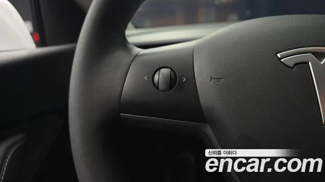 Tesla Model Y — Фото автомобиля 30