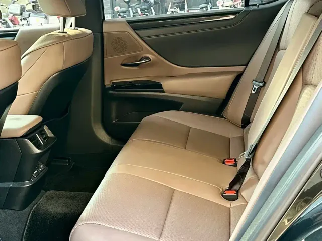 Lexus ES — Фото автомобиля 5