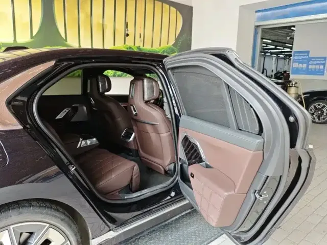 BMW 7 Series — Фото автомобиля 5