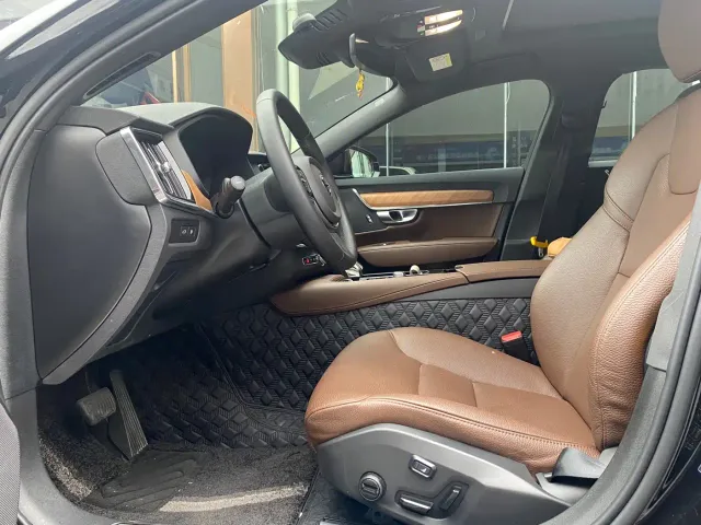 Volvo S90 — Фото автомобиля 7
