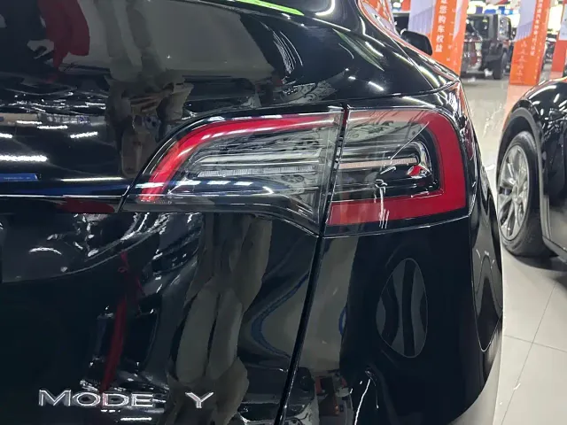 Tesla Model Y — Фото автомобиля 19
