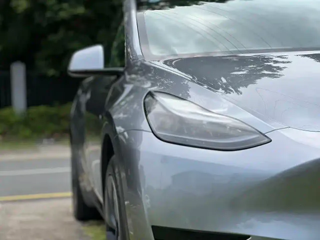 Tesla Model Y — Фото автомобиля 18