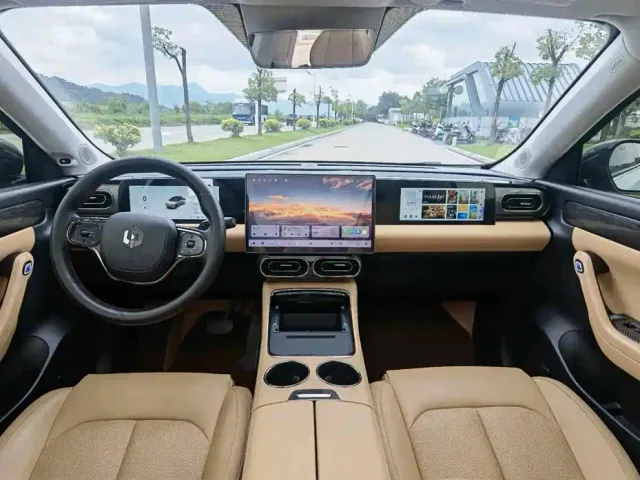 Leapmotor C11 — Фото автомобиля 9