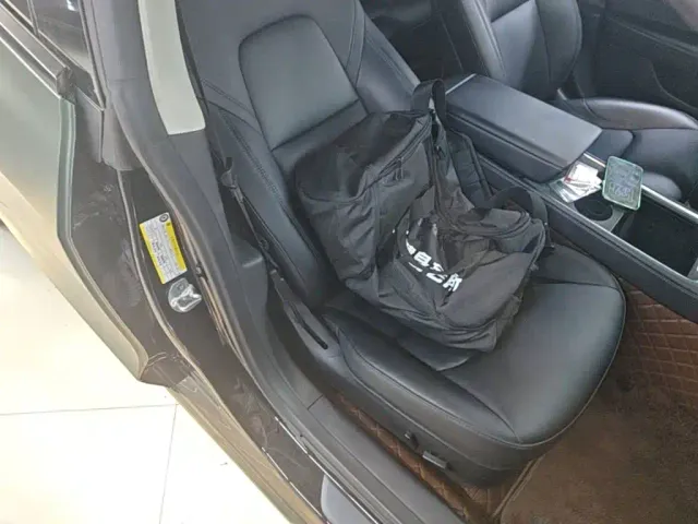 Tesla Model 3 — Фото автомобиля 24