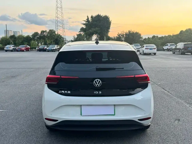 Volkswagen ID.3 — Фото автомобиля 2