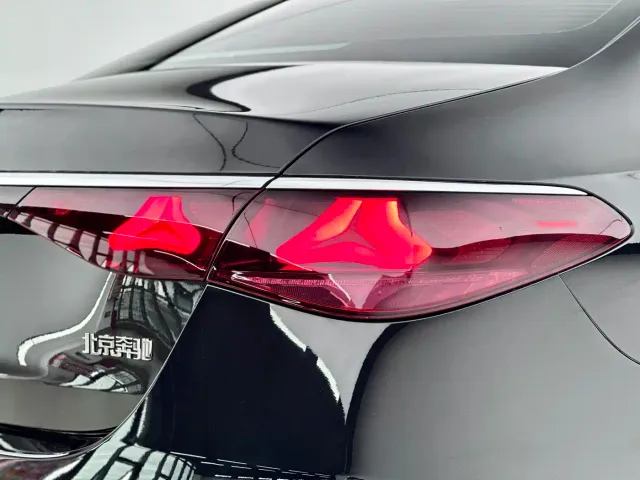 Mercedes-Benz E-Class — Фото автомобиля 17