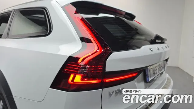 Volvo V90 — Фото автомобиля 8