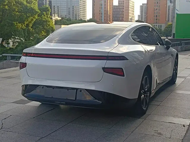 Xpeng P7 — Фото автомобиля 8
