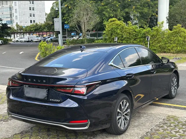 Lexus ES — Фото автомобиля 12