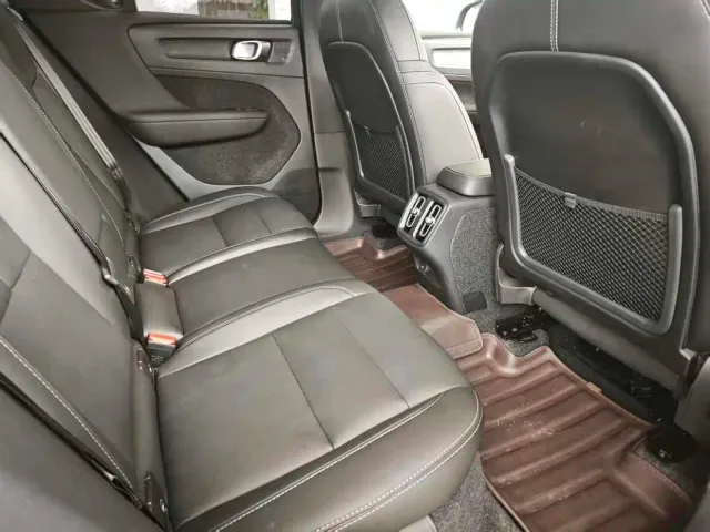 Volvo XC40 — Фото автомобиля 10