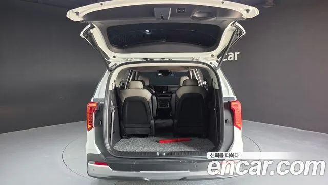 Kia Carnival Generation 4 — Фото автомобиля 20