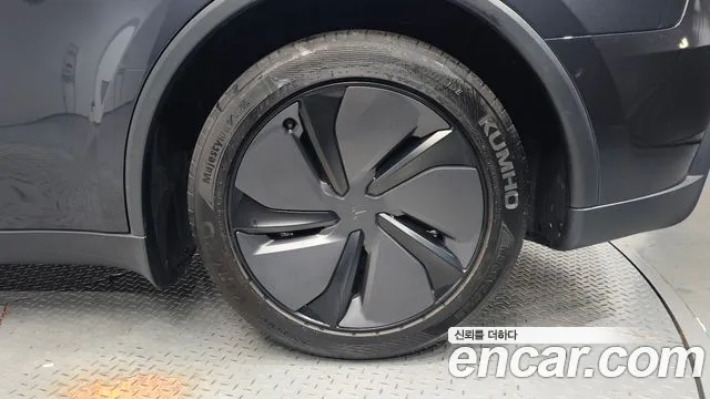 Tesla Model Y — Фото автомобиля 6