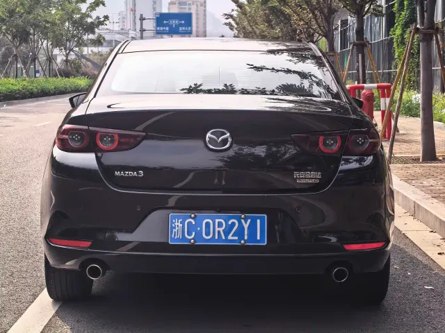 Mazda Axela — Фото автомобиля 7