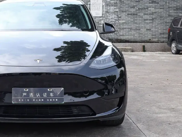 Tesla Model Y — Фото автомобиля 24