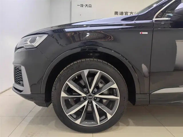 Audi Q7 — Фото автомобиля 6