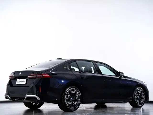 BMW 5 Series — Фото автомобиля 6
