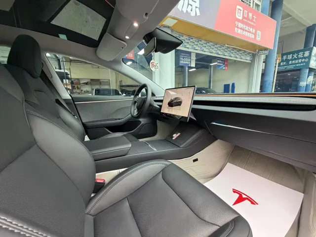 Tesla Model 3 — Фото автомобиля 6