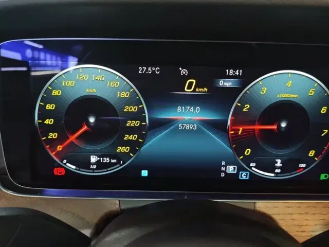 Mercedes-Benz E-Class — Фото автомобиля 6