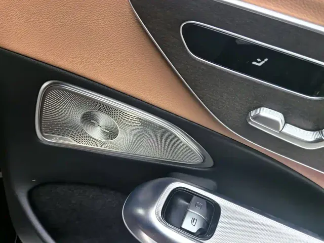 Mercedes-Benz E-Class — Фото автомобиля 2